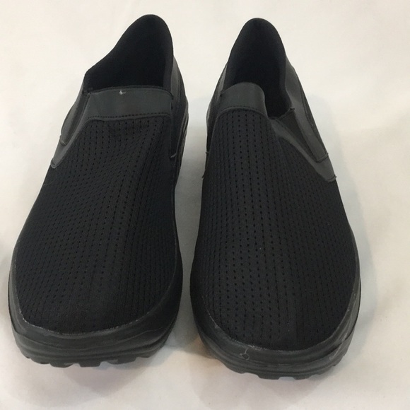 Black mesh upper slip on sneaker, size 42 - Picture 2 of 5